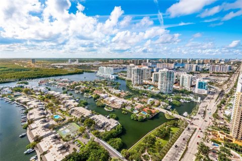 Condo in Sunny Isles Beach, Florida, 3 bedrooms  № 2068810 - photo 11