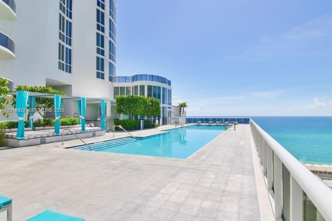 Condo in Sunny Isles Beach, Florida, 3 bedrooms  № 2068810 - photo 2