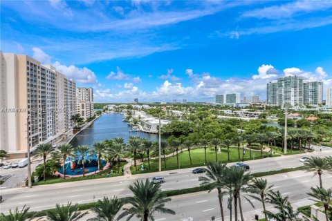 Condo in Sunny Isles Beach, Florida, 3 bedrooms  № 2068810 - photo 4