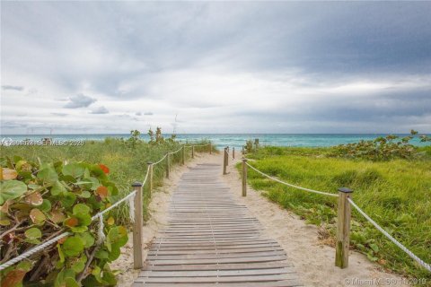 Condo in Sunny Isles Beach, Florida, 3 bedrooms  № 2068810 - photo 22