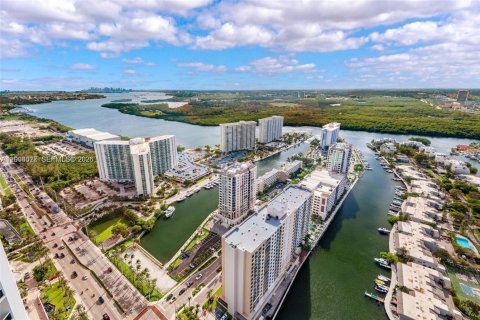 Condo in Sunny Isles Beach, Florida, 3 bedrooms  № 2068810 - photo 10