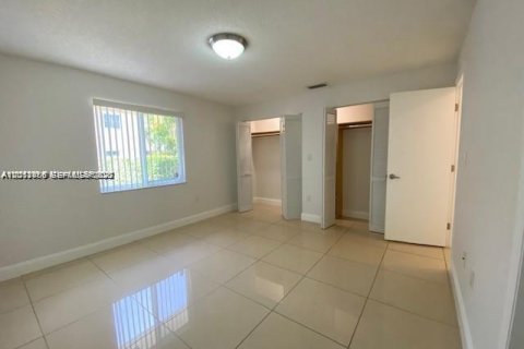 Villa ou maison à louer à Coral Gables, Floride: 3 chambres, 185.8 m2 № 2076353 - photo 6