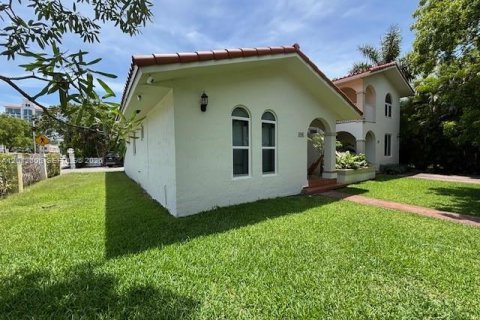 Villa ou maison à Coral Gables, Floride 3 chambres, 185.8 m2 № 2076353