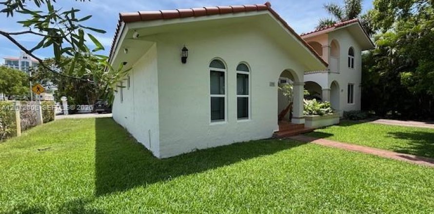 Villa ou maison à Coral Gables, Floride 3 chambres, 185.8 m2 № 2076353