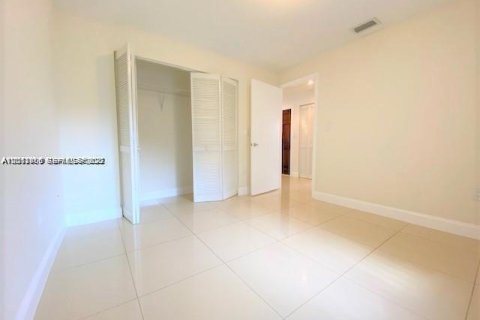 Villa ou maison à louer à Coral Gables, Floride: 3 chambres, 185.8 m2 № 2076353 - photo 8