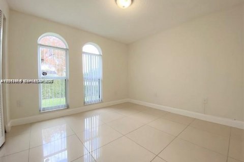 Villa ou maison à louer à Coral Gables, Floride: 3 chambres, 185.8 m2 № 2076353 - photo 9