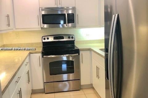 Villa ou maison à louer à Coral Gables, Floride: 3 chambres, 185.8 m2 № 2076353 - photo 4