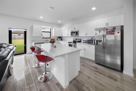 Casa en venta en Miami, Florida, 5 dormitorios, 296.45 m2 № 1922709 - foto 12