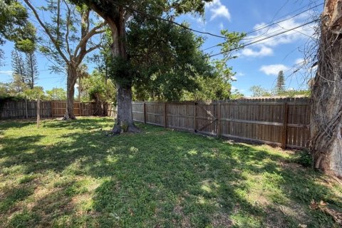 House in Saint Petersburg, Florida 4 bedrooms, 116.03 sq.m. № 1740764 - photo 25