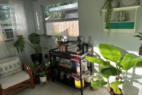 House in Saint Petersburg, Florida 4 bedrooms, 116.03 sq.m. № 1740764 - photo 24
