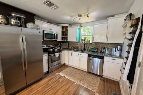 House in Saint Petersburg, Florida 4 bedrooms, 116.03 sq.m. № 1740764 - photo 10