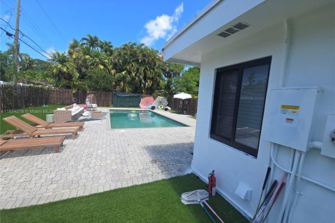 House in Wilton Manors, Florida 3 bedrooms, 140.84 sq.m. № 1872354 - photo 13