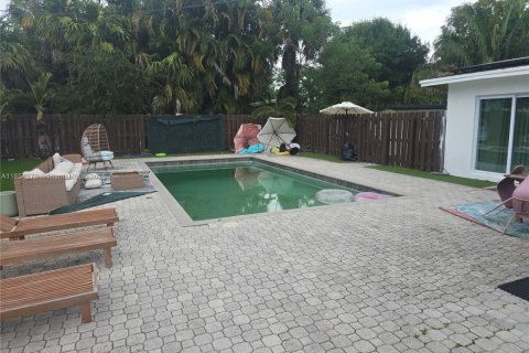 House in Wilton Manors, Florida 3 bedrooms, 140.84 sq.m. № 1872354 - photo 15
