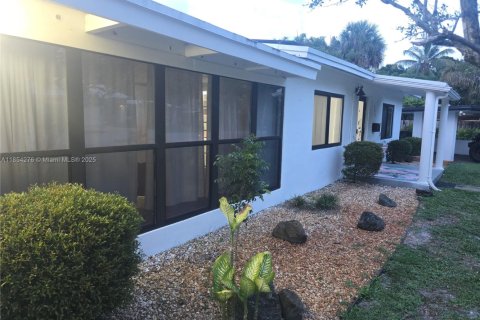 House in Wilton Manors, Florida 3 bedrooms, 140.84 sq.m. № 1872354 - photo 7