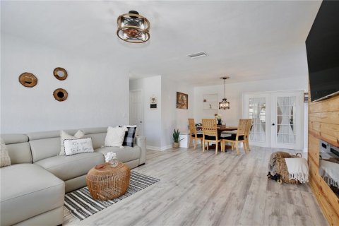 Casa en alquiler en Ormond Beach, Florida, 3 dormitorios, 129.78 m2 № 1919876 - foto 4