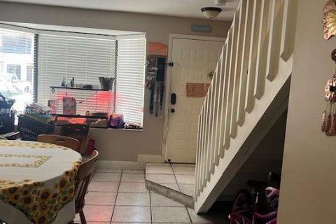 Adosado en venta en Miami, Florida, 2 dormitorios, 107.02 m2 № 1875740 - foto 8