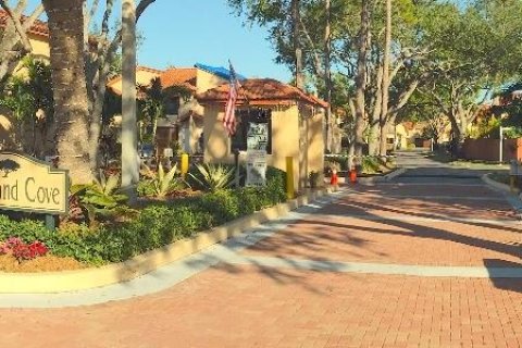 Adosado en venta en Miami, Florida, 2 dormitorios, 107.02 m2 № 1875740 - foto 20