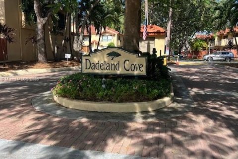 Adosado en venta en Miami, Florida, 2 dormitorios, 107.02 m2 № 1875740 - foto 2
