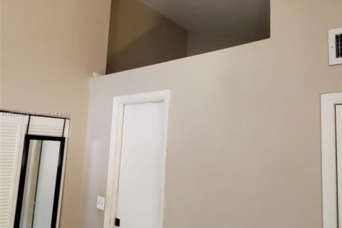 Adosado en venta en Miami, Florida, 2 dormitorios, 107.02 m2 № 1875740 - foto 10
