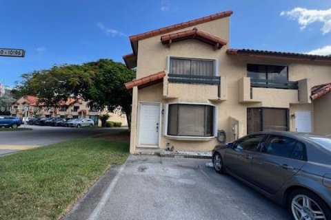 Adosado en venta en Miami, Florida, 2 dormitorios, 107.02 m2 № 1875740 - foto 1