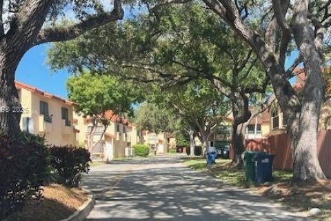 Adosado en venta en Miami, Florida, 2 dormitorios, 107.02 m2 № 1875740 - foto 3