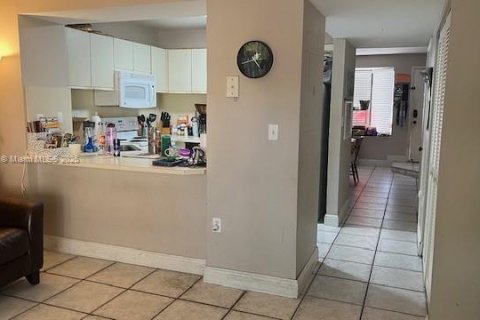 Adosado en venta en Miami, Florida, 2 dormitorios, 107.02 m2 № 1875740 - foto 6