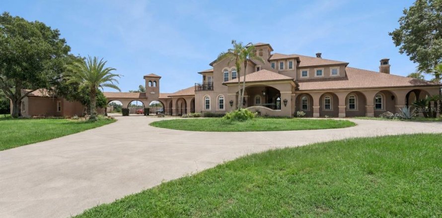 House in Clermont, Florida 5 bedrooms, 1128.3 sq.m. № 2296515