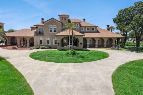 House in Clermont, Florida 5 bedrooms, 1128.3 sq.m. № 2296515 - photo 3