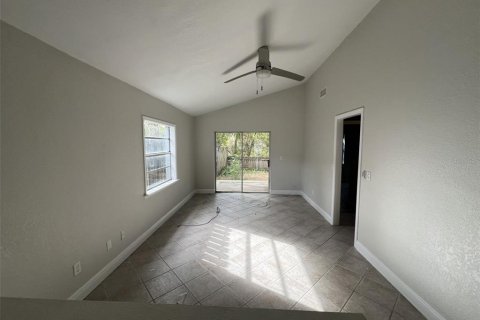 Villa ou maison à louer à Lutz, Floride: 2 chambres, 75.16 m2 № 2150555 - photo 2
