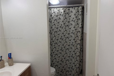Купить кондоминиум в Хайалиа, Флорида 2 спальни, 82.68м2, № 2091248 - фото 10