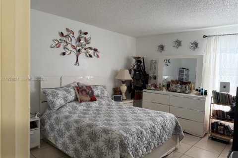 Купить кондоминиум в Хайалиа, Флорида 2 спальни, 82.68м2, № 2091248 - фото 11