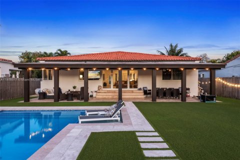 Casa en venta en Miami Beach, Florida, 4 dormitorios, 197.6 m2 № 1965015 - foto 13