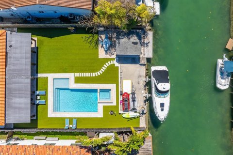 Casa en venta en Miami Beach, Florida, 4 dormitorios, 197.6 m2 № 1965015 - foto 3