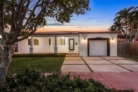 Casa en venta en Miami Beach, Florida, 4 dormitorios, 197.6 m2 № 1965015 - foto 14