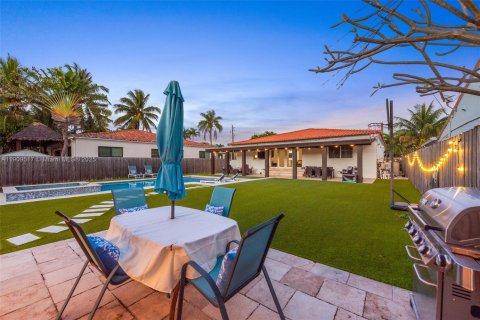 Casa en venta en Miami Beach, Florida, 4 dormitorios, 197.6 m2 № 1965015 - foto 11