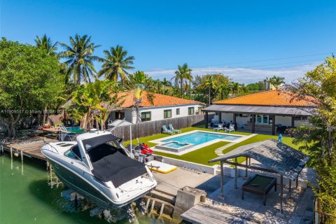 Casa en venta en Miami Beach, Florida, 4 dormitorios, 197.6 m2 № 1965015 - foto 29
