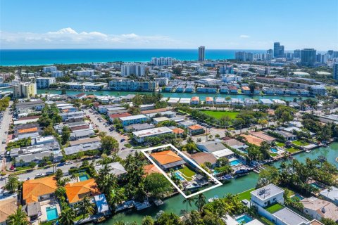 Casa en venta en Miami Beach, Florida, 4 dormitorios, 197.6 m2 № 1965015 - foto 2