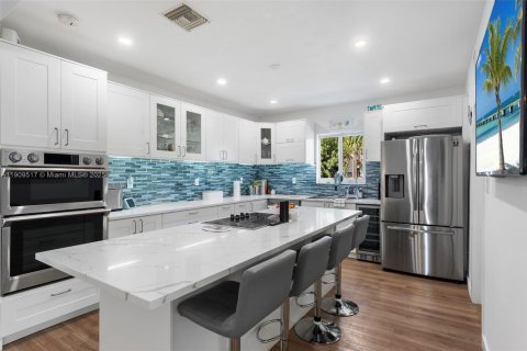 Casa en venta en Miami Beach, Florida, 4 dormitorios, 197.6 m2 № 1965015 - foto 16