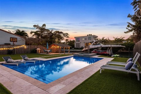 Casa en venta en Miami Beach, Florida, 4 dormitorios, 197.6 m2 № 1965015 - foto 1