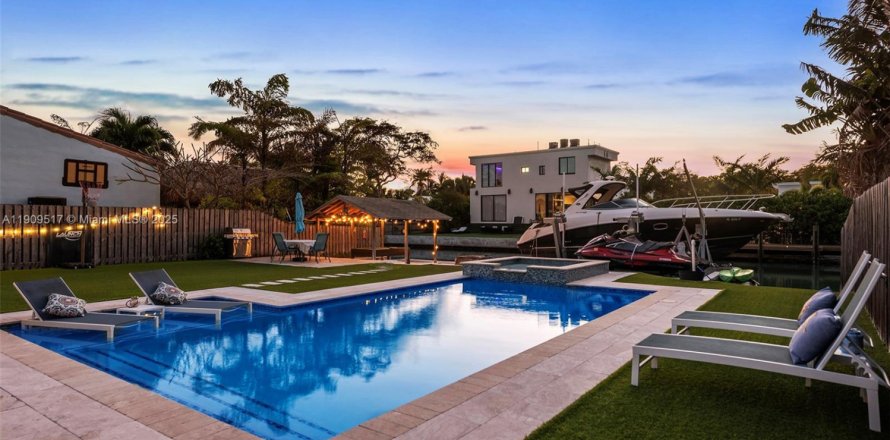 Casa en Miami Beach, Florida 4 dormitorios, 197.6 m2 № 1965015