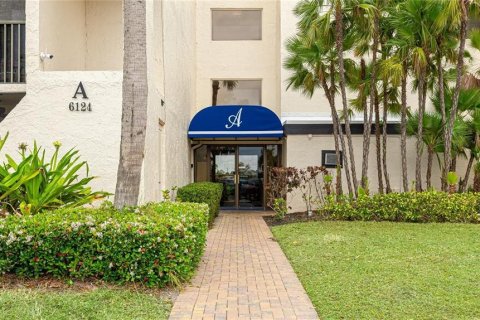 Condominio en alquiler en Bradenton, Florida, 2 dormitorios, 109.44 m2 № 1673931 - foto 1