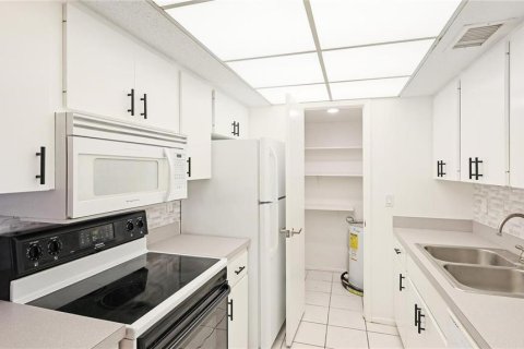 Condominio en alquiler en Bradenton, Florida, 2 dormitorios, 109.44 m2 № 1673931 - foto 11