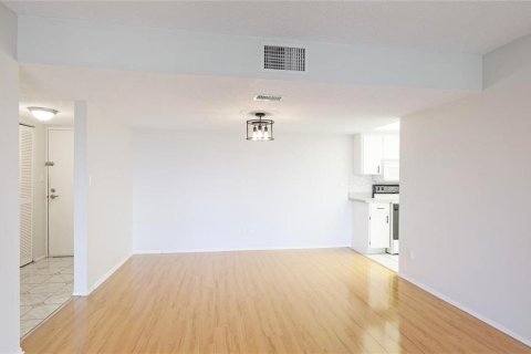 Condominio en alquiler en Bradenton, Florida, 2 dormitorios, 109.44 m2 № 1673931 - foto 8