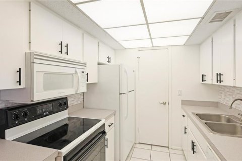 Condominio en alquiler en Bradenton, Florida, 2 dormitorios, 109.44 m2 № 1673931 - foto 10