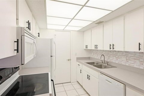 Condominio en alquiler en Bradenton, Florida, 2 dormitorios, 109.44 m2 № 1673931 - foto 9