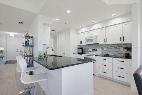 Condo in Ponce Inlet, Florida, 3 bedrooms № 2370943 - photo 5