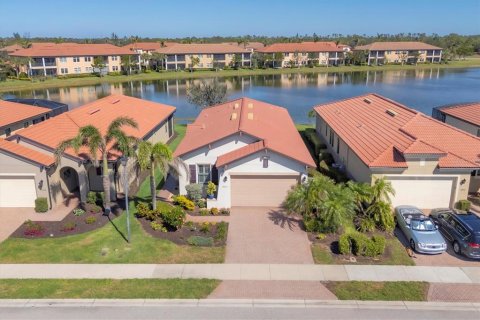 House in Venice, Florida 2 bedrooms, 147.99 sq.m. № 1734963 - photo 2