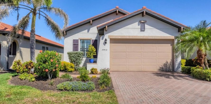 House in Venice, Florida 2 bedrooms, 147.99 sq.m. № 1734963