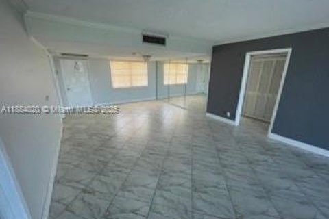 Condominio en alquiler en Pompano Beach, Florida, 3 dormitorios, 139.35 m2 № 1930951 - foto 2