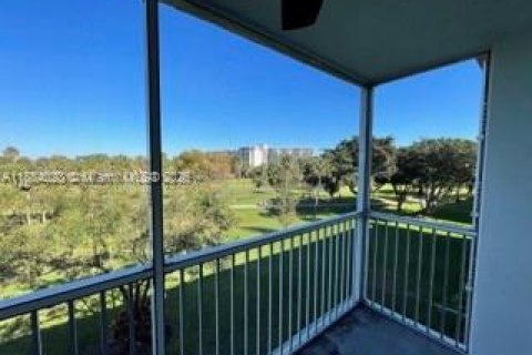 Condominio en alquiler en Pompano Beach, Florida, 3 dormitorios, 139.35 m2 № 1930951 - foto 1